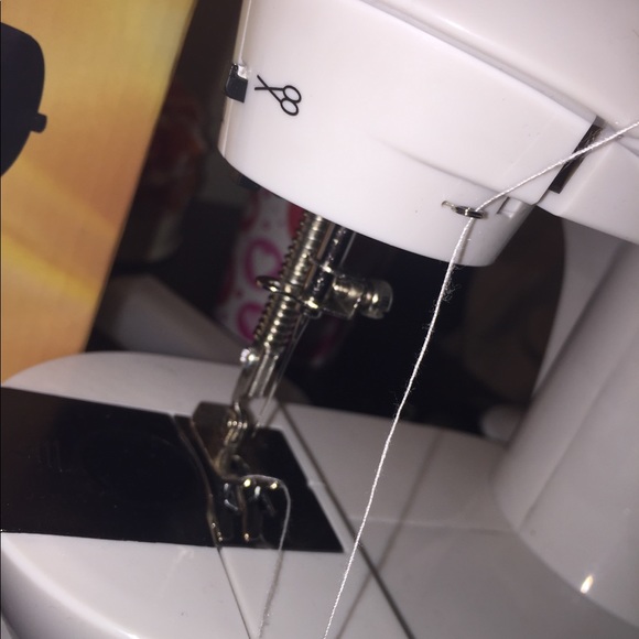 Cute Mini Sewing Machine - Picture 5 of 8